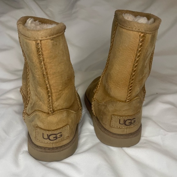 UGG Classic Chestnut Boots, Toddler Size 10 - Picture 3 of 7